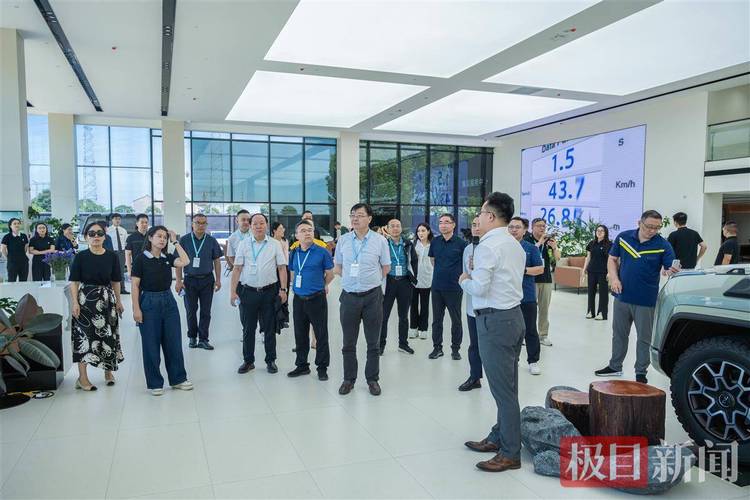 原地掉头应急浮水全国融媒体总编辑走进比亚迪常州超级工厂感受智造